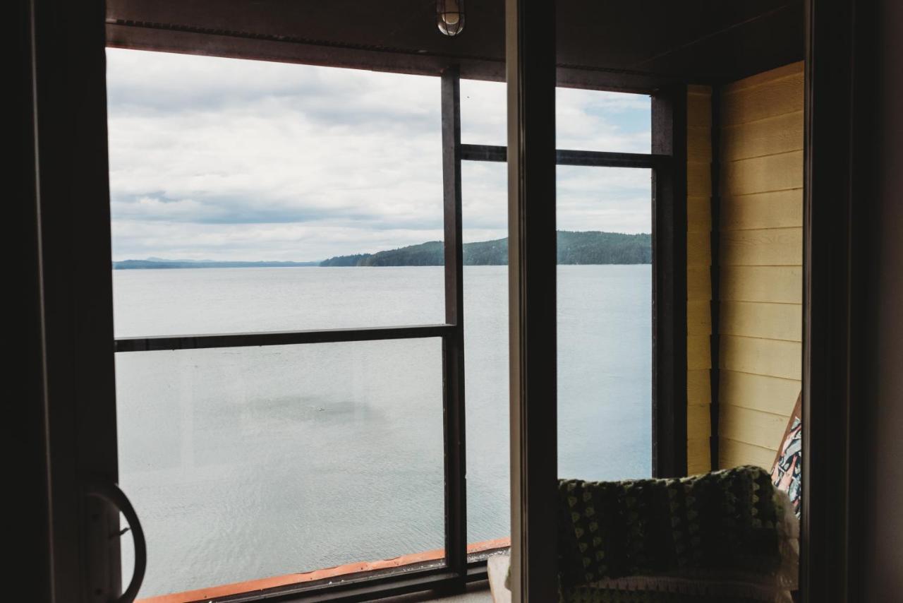 The Oceanfront Hotel Sointula Exterior photo