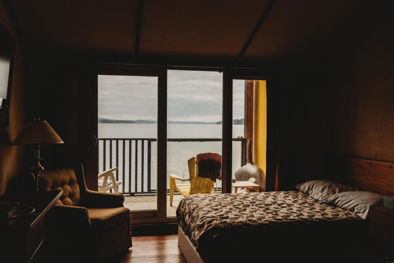 The Oceanfront Hotel Sointula Exterior photo