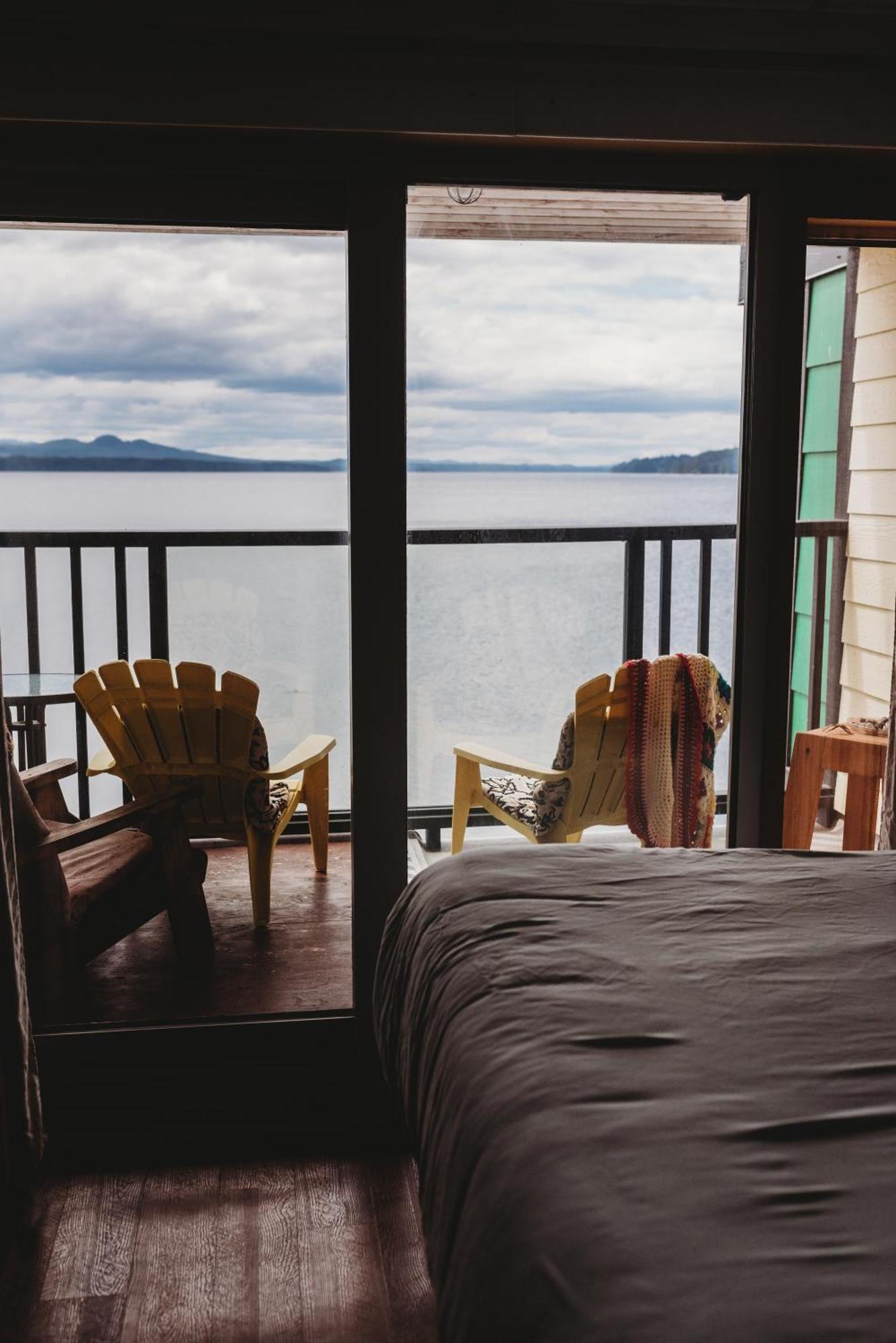 The Oceanfront Hotel Sointula Room photo